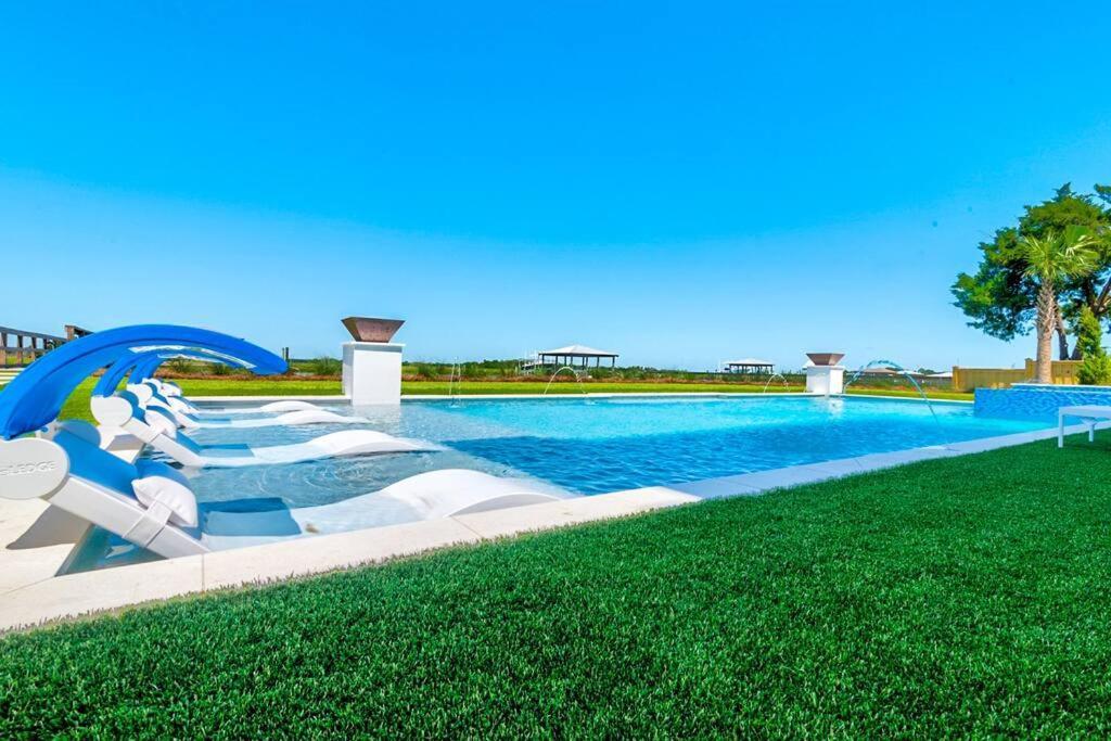 New Waterfront Home With Deep Water Dock Isle of Palms Eksteriør billede