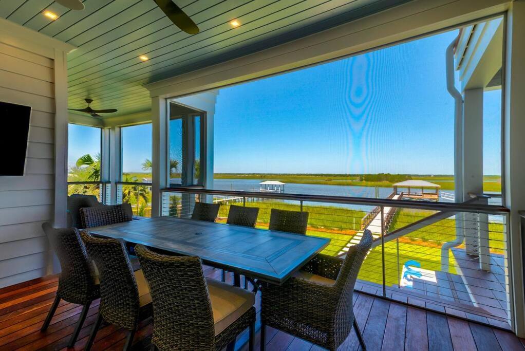 New Waterfront Home With Deep Water Dock Isle of Palms Eksteriør billede