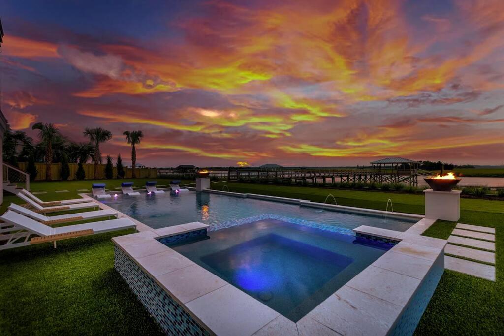 New Waterfront Home With Deep Water Dock Isle of Palms Eksteriør billede