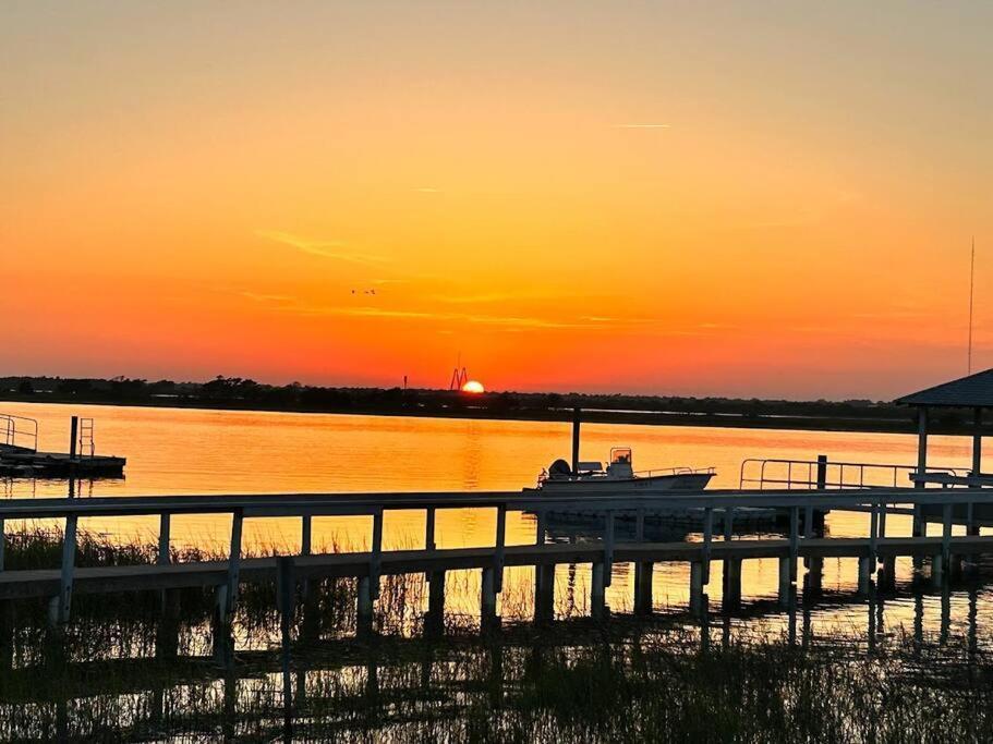 New Waterfront Home With Deep Water Dock Isle of Palms Eksteriør billede