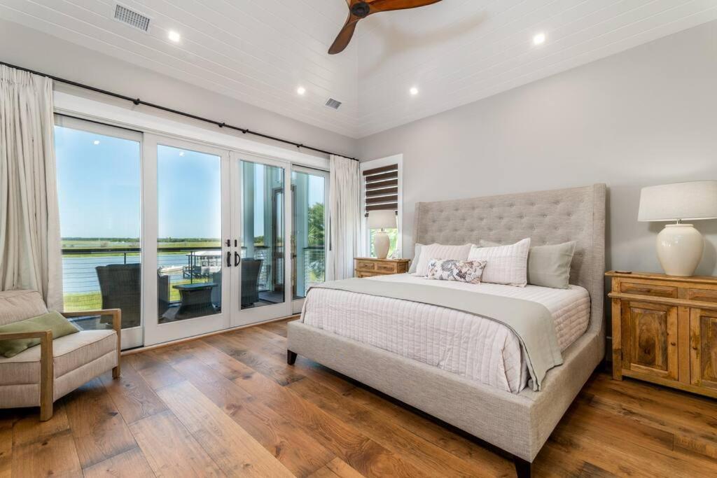 New Waterfront Home With Deep Water Dock Isle of Palms Eksteriør billede