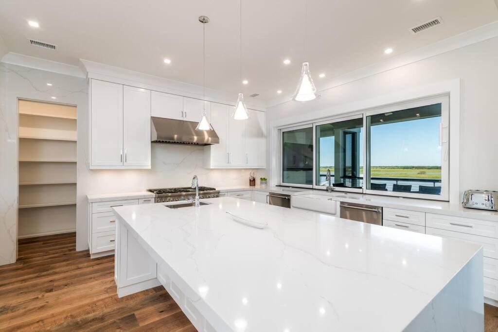New Waterfront Home With Deep Water Dock Isle of Palms Eksteriør billede