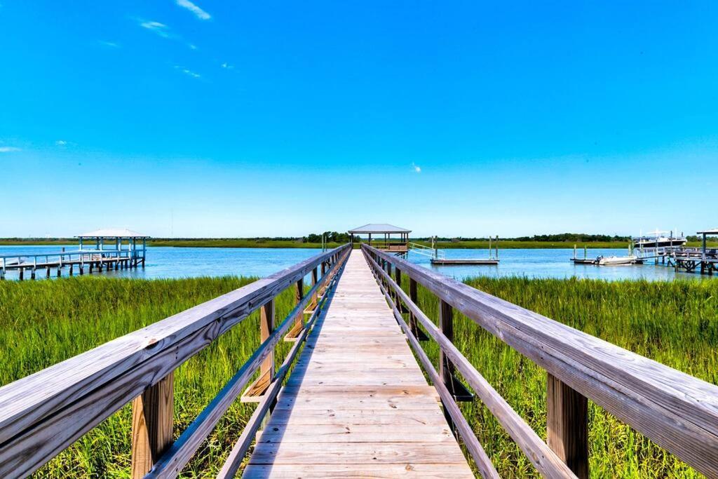 New Waterfront Home With Deep Water Dock Isle of Palms Eksteriør billede