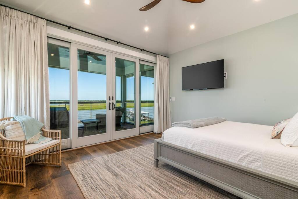 New Waterfront Home With Deep Water Dock Isle of Palms Eksteriør billede